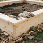 Hochwertiger Gartenzaun aus Holz als Beetumrandung für Garten und Gemüseanbau.