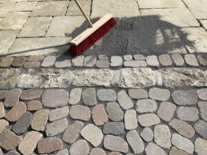 News – Umweltfreundliche Fugensand-Lösungen halten Terrassen und Gartenwege frei von Unkraut