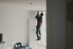 News – Sicherheit beim Arbeiten in der Höhe DIN-Standards und praktische Tipps für Heimwerker