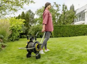 News – Flexible Schläuche und passende Aufbewahrungen machen Gartenpflege komfortabler